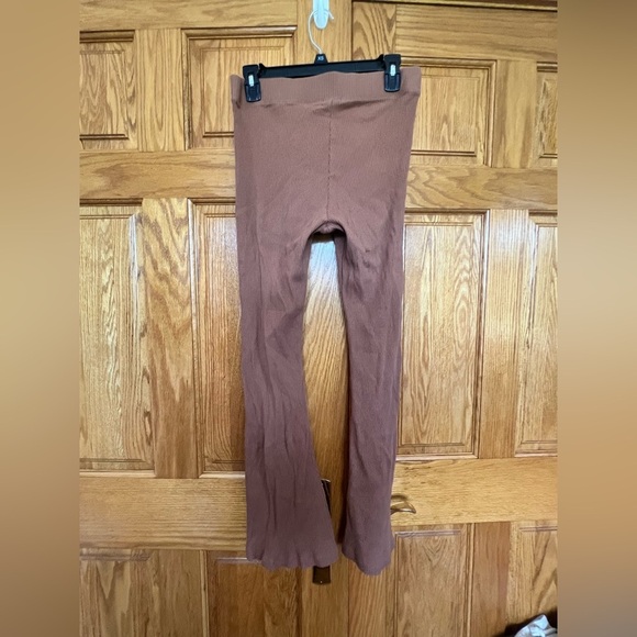 PINK - Victoria's Secret - Short Flare Leggings - Picture 9 of 9